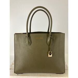 MICHAEL KORS, PEBBLED LEATHER OLIVE GREEEN LARGE HANDBAG